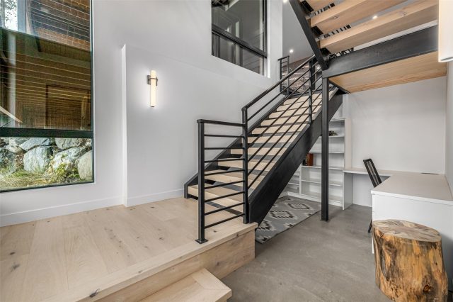 735 Gold King Way photo 24