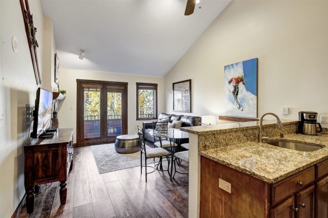 Condo in Arapahoe Lodge Condo, Keystone, CO — photo 3 (MLS S1064036)