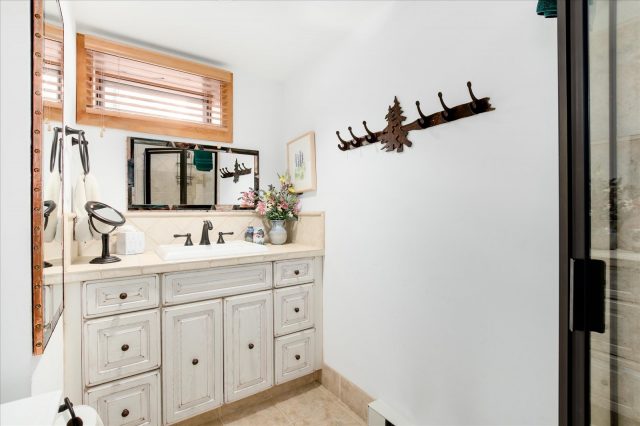 522 Wellington Road photo 36