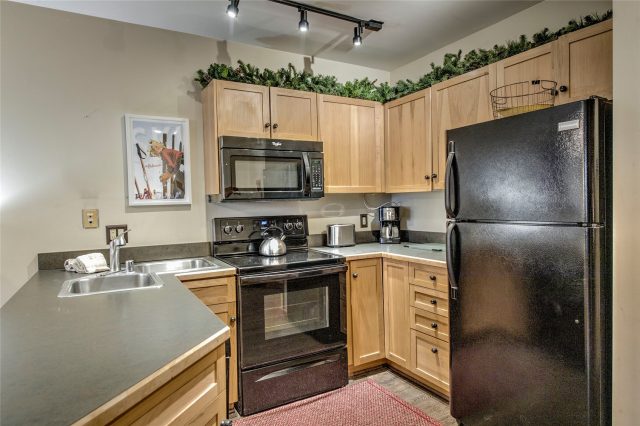 100 Dercum Square 8380 photo 15