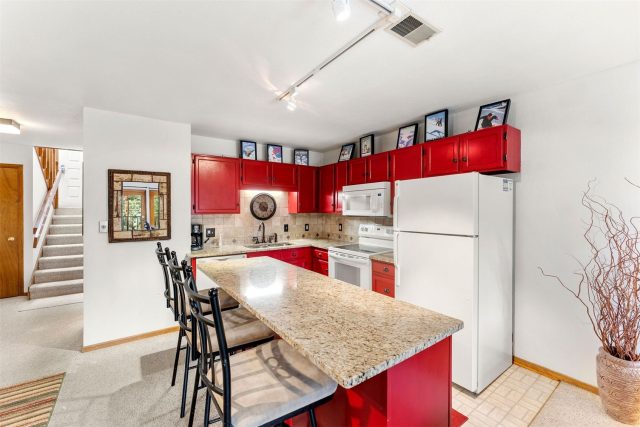 Townhome in Buffalo Ridge Condo, Silverthorne, CO — photo 6 (MLS S1064158)