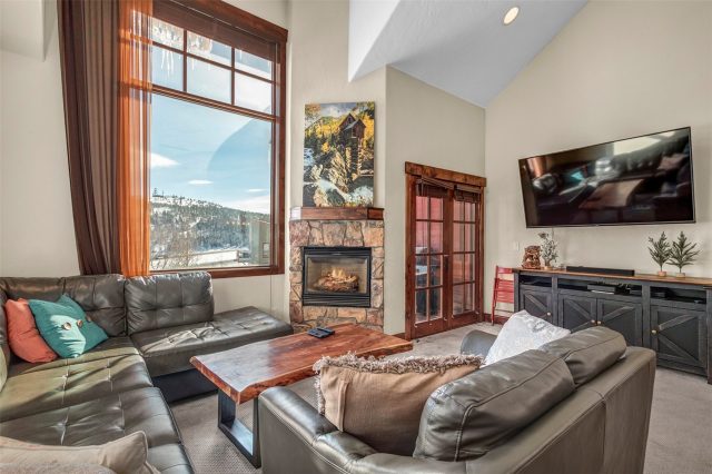 Townhome in Rolling Ridge Twnhms, Silverthorne, CO — photo 1 (MLS S1064168)