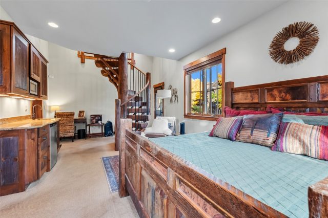 62 Goldenview Drive photo 32