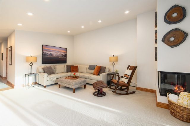 176 E La Bonte Street 306 photo 3