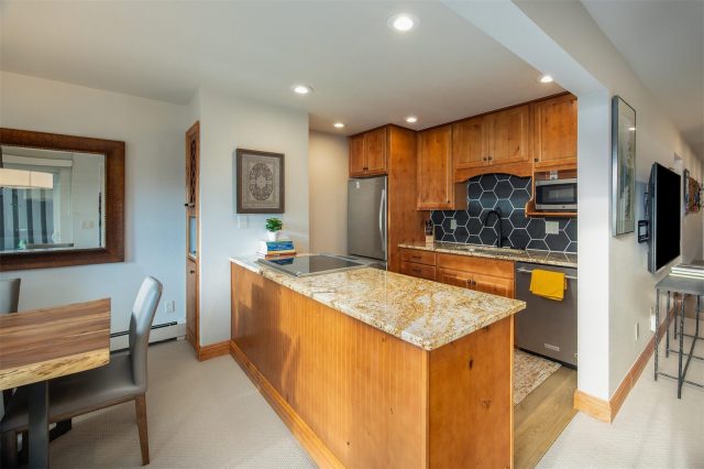 176 E La Bonte Street 306 photo 5