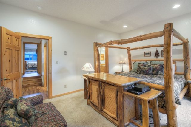 270 Primrose Path 33 photo 16