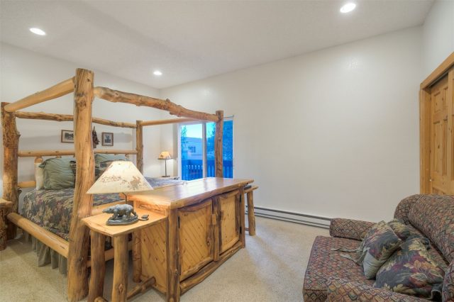 270 Primrose Path 33 photo 17