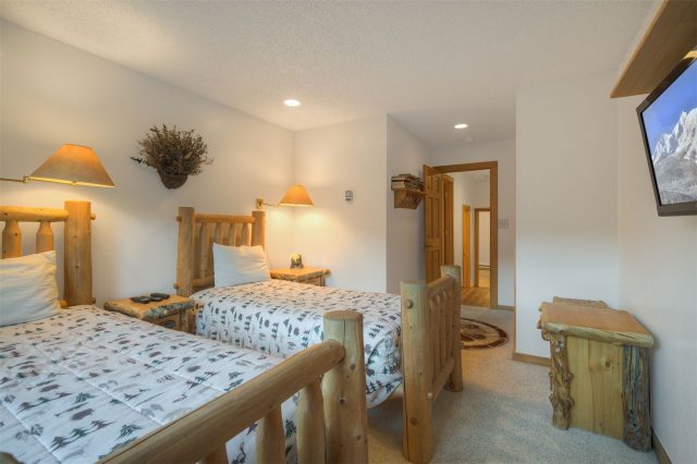 270 Primrose Path 33 photo 21