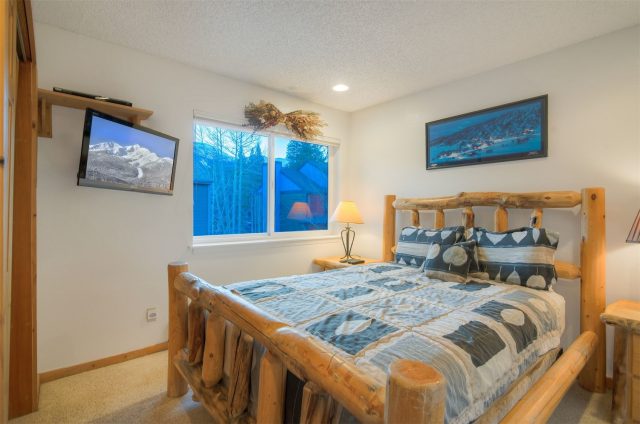 270 Primrose Path 33 photo 24
