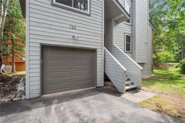 723 Hunters Circle 0 photo 24