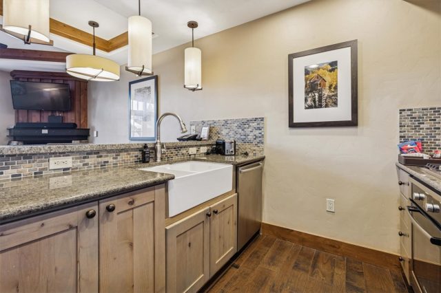 1521 Ski Hill Road 8404 photo 14