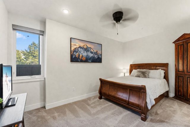 235 E La Bonte Street 106 photo 27