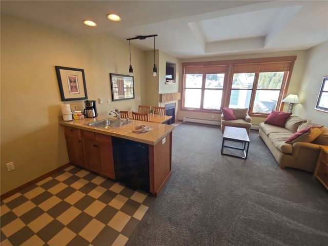 Condo in Copper One Lodge, Frisco — photo 2 Condo in Copper One Lodge, Frisco, CO — photo 2 (MLS S1065693)