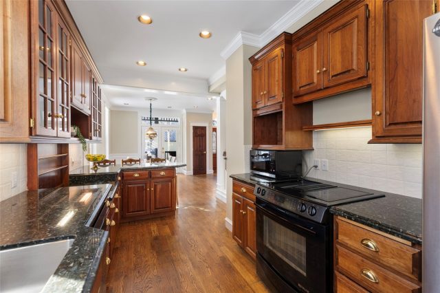 192 Wellington Road photo 14