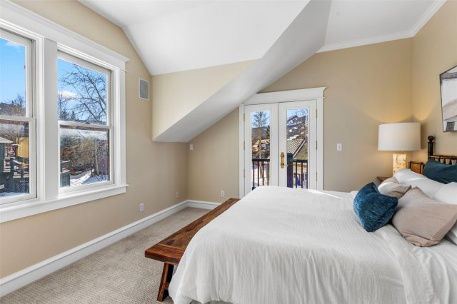 192 Wellington Road photo 23