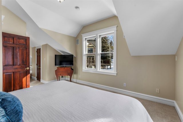 192 Wellington Road photo 27