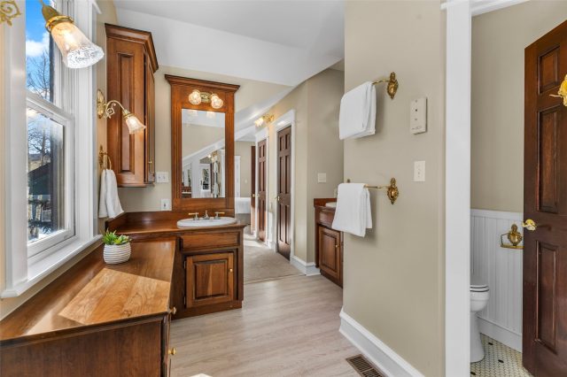 192 Wellington Road photo 29