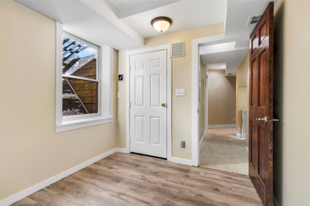 192 Wellington Road photo 41