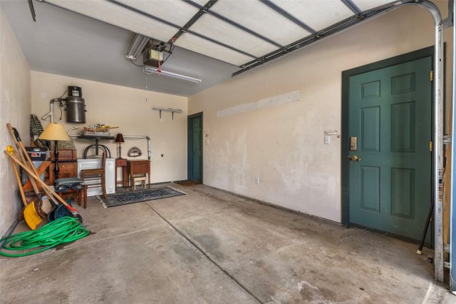 192 Wellington Road photo 43