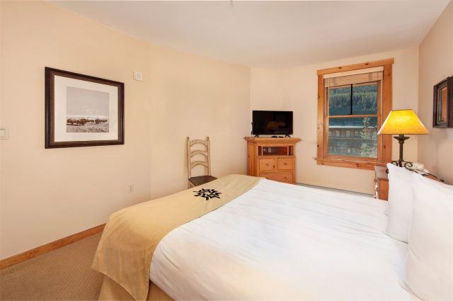 100 Dercum Square 8371 photo 14