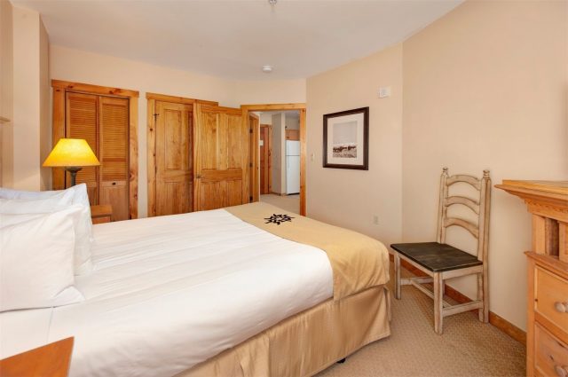 100 Dercum Square 8371 photo 15
