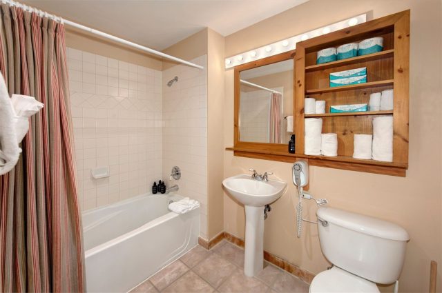 100 Dercum Square 8371 photo 16