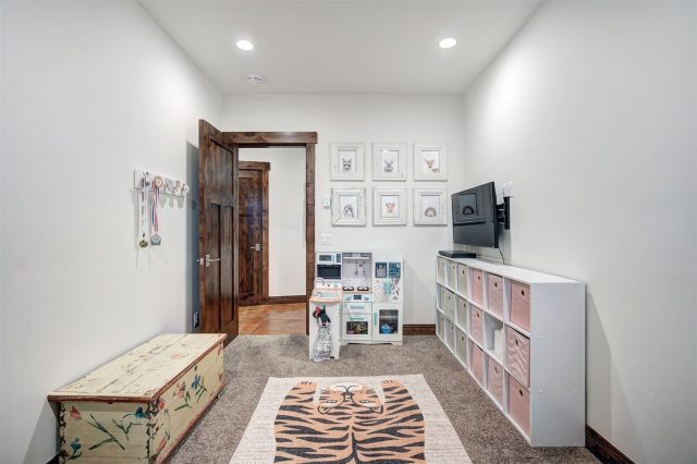 1057 Alpensee Drive photo 34