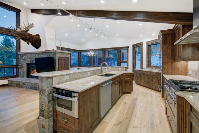 1057 Alpensee Drive photo 9