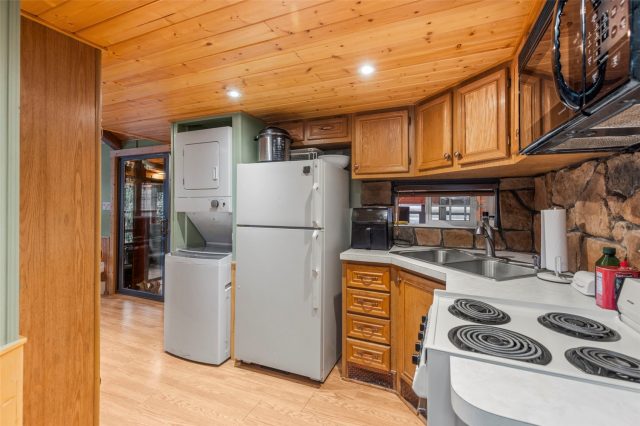 85 Revett Drive 37 photo 15