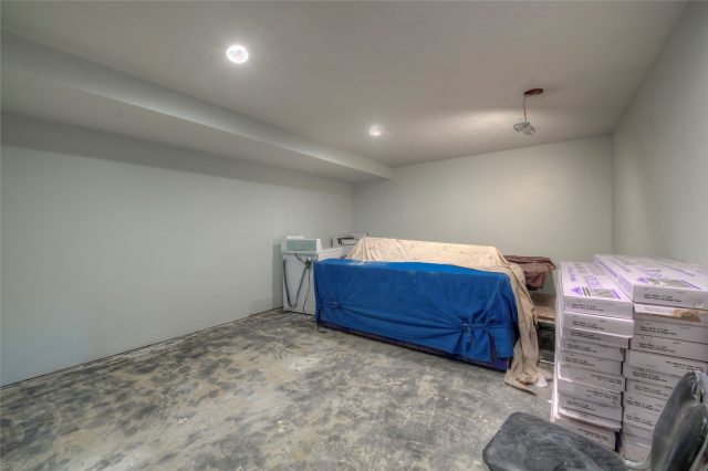 240 E La Bonte Street 35 photo 28