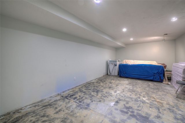240 E La Bonte Street 35 photo 29