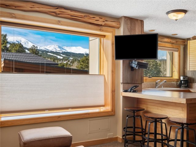 535 S Park Avenue 214 photo 8