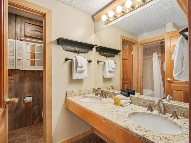 535 S Park Avenue 214 photo 9