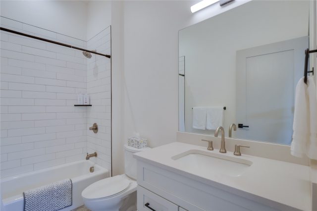 111 Geneva Drive W G1 photo 30