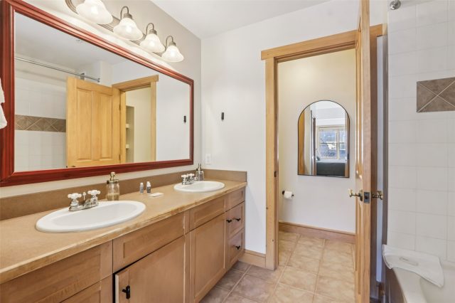 105 Wheeler Circle 403 photo 16