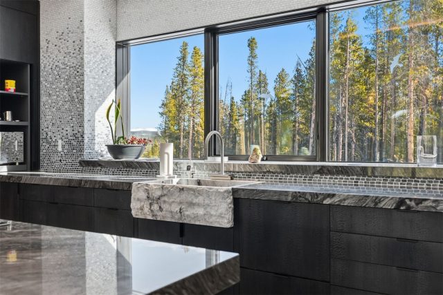 364 Gold King Way photo 13