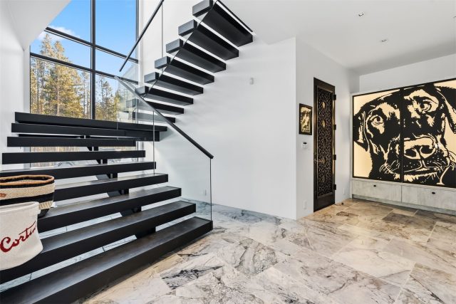 364 Gold King Way photo 27