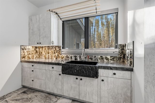 364 Gold King Way photo 29