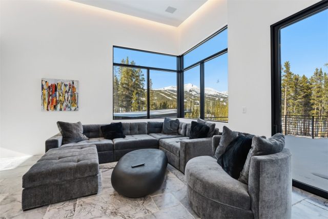 364 Gold King Way photo 42