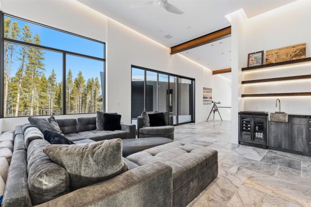 364 Gold King Way photo 43