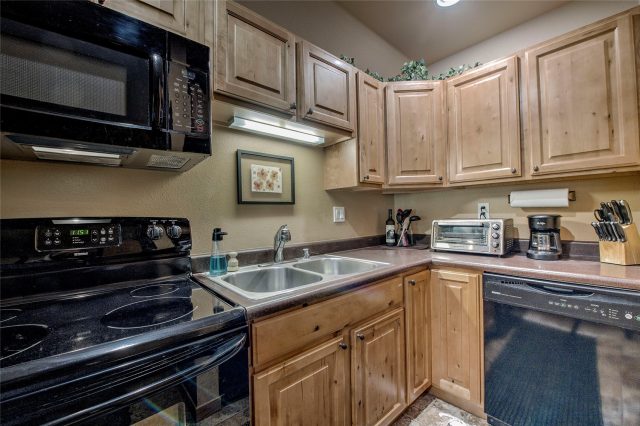 Condo in Woodbridge Inn Condo, Frisco, CO — photo 6 (MLS S1066194)