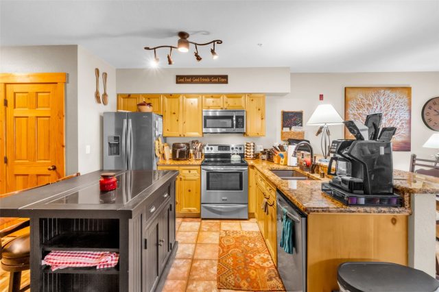 Condo in Tenderfoot Lodge, Keystone, CO — photo 6 (MLS S1066231)