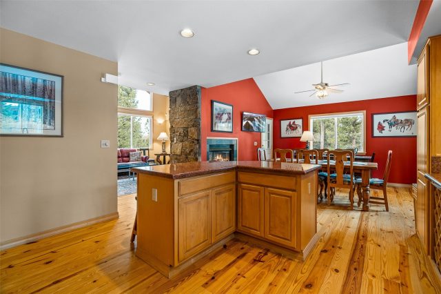696 Moonstone Road photo 10