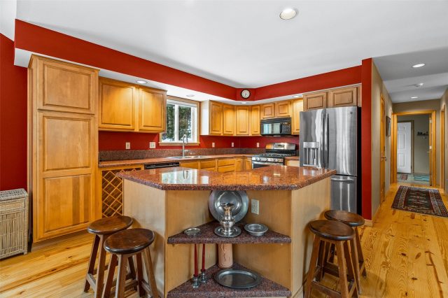 696 Moonstone Road photo 11