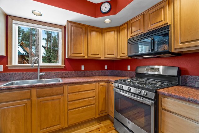 696 Moonstone Road photo 12