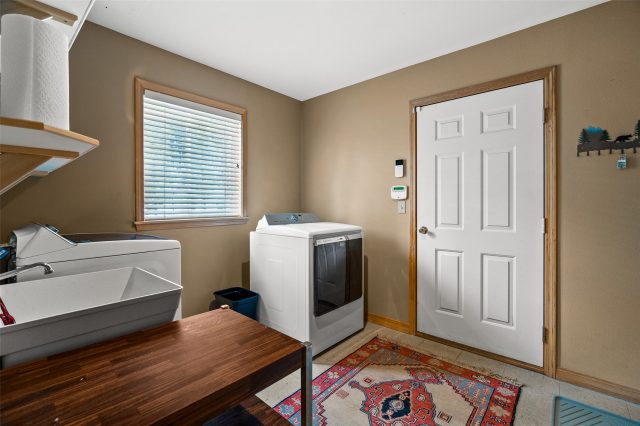 696 Moonstone Road photo 25