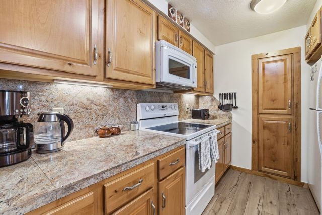 21700 Us Highway 6 2009 photo 8