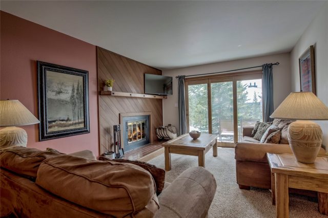 Condo in Snowscape Condo, Silverthorne — photo 1 Condo in Snowscape Condo, Silverthorne, CO — photo 1 (MLS S1066269)