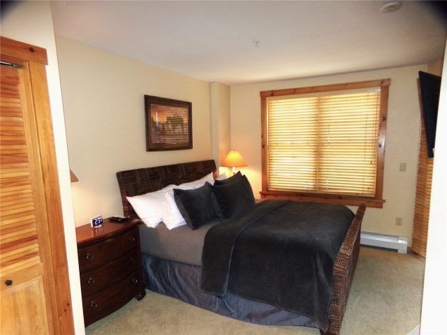 100 Dercum Square 8359 photo 10