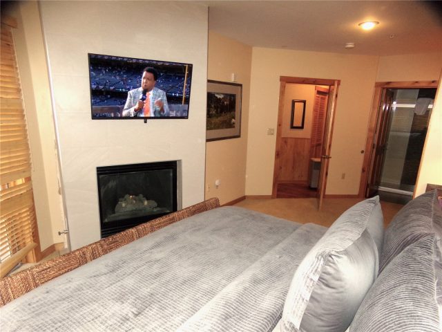 100 Dercum Square 8359 photo 11